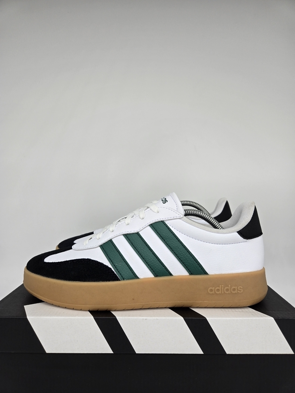 Adidas Men's Barreda JR1323 White Black Green Shoes Size 9 New